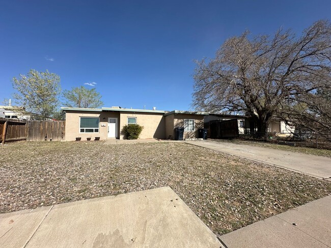 2 Bed 1 bath - 2 Bed 1 bath House