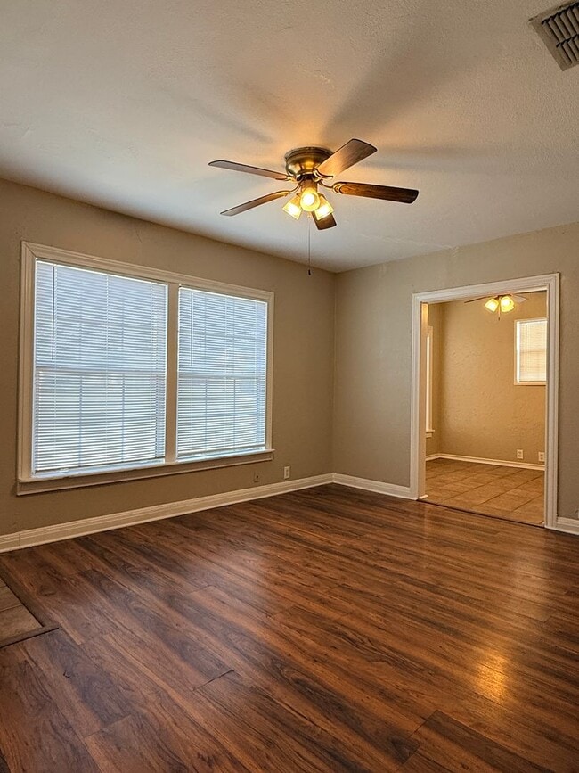 Photo - 1 Bedroom 1 Bath - Office Space - Large Yard