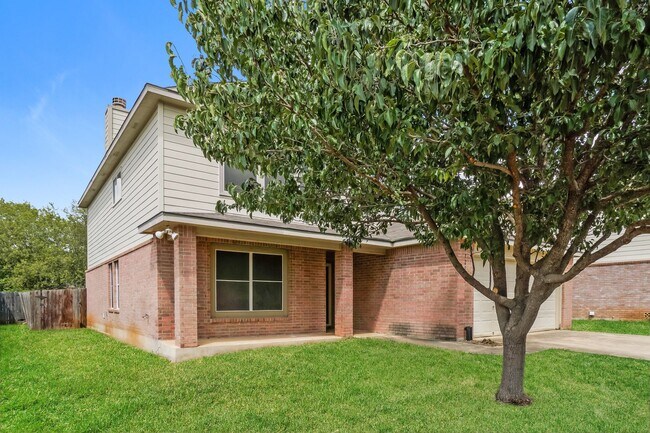 Photo - Large 5 Bedroom! Move in Ready!