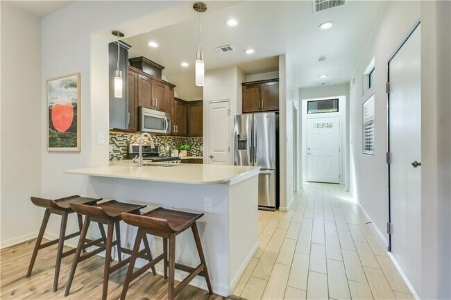 Photo - 124 Cumberland Rd Unit 303