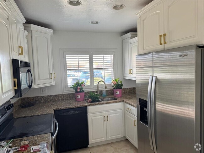 Building Photo - 618 SE 12th Ct Unit 2 Rental