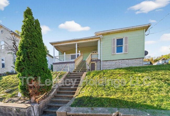 Photo - 1627 W Pike St