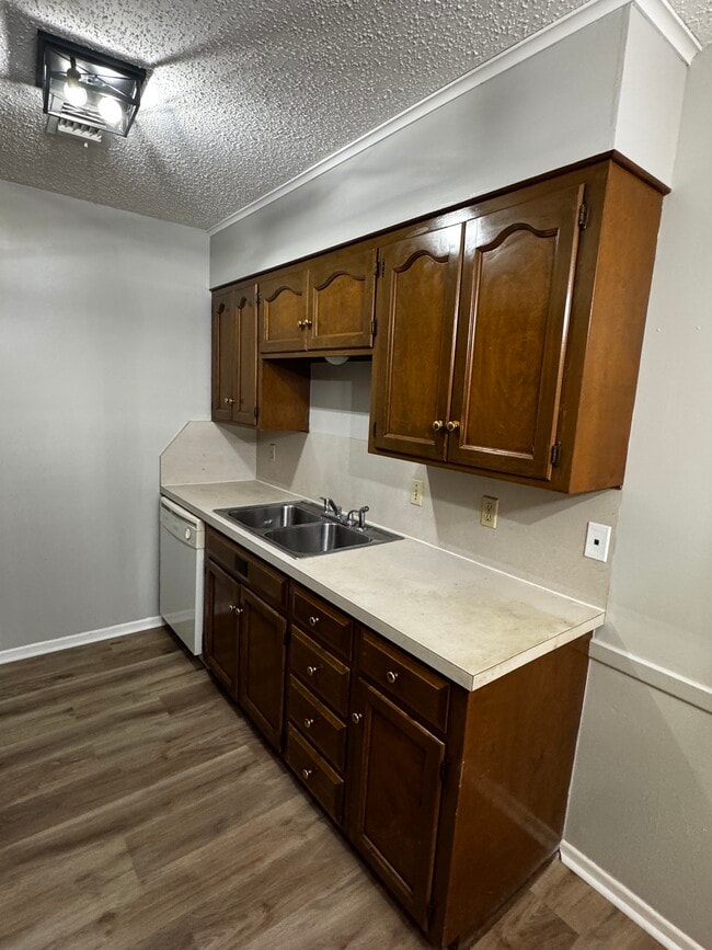 1104 E 24th St Unit B