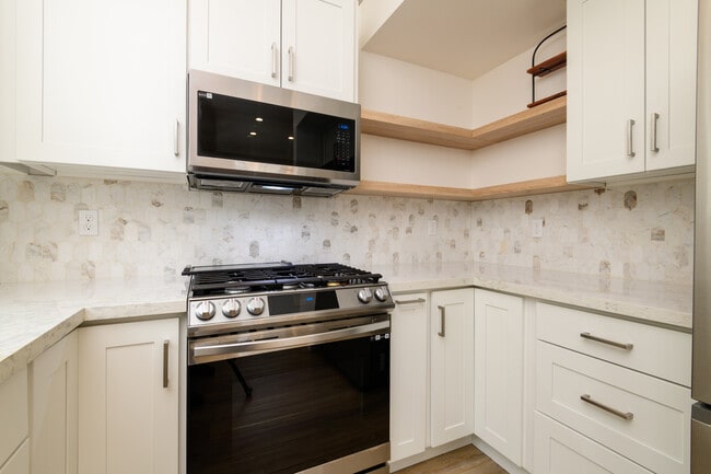 Photo - 10547 Midvale Ave N