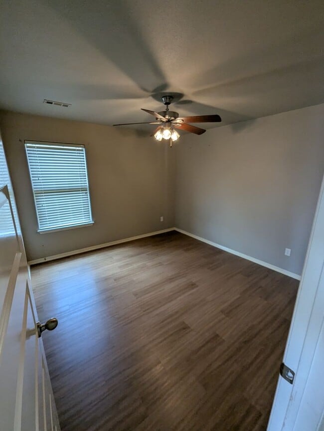 Photo - 504 W Weymouth