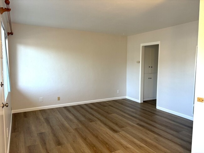 5253 Monroe Ave Unit 3