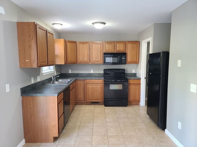Photo - 3 bedroom, 2 1/2 bath town home in Waynesboro PA END UNIT