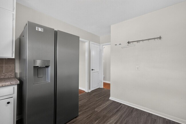 Photo - 725 Mary Lake Dr