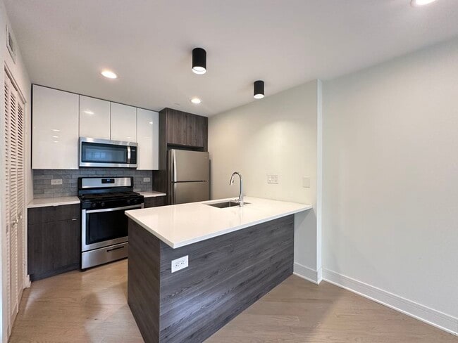 Photo - 843 W Grace St Unit 101E