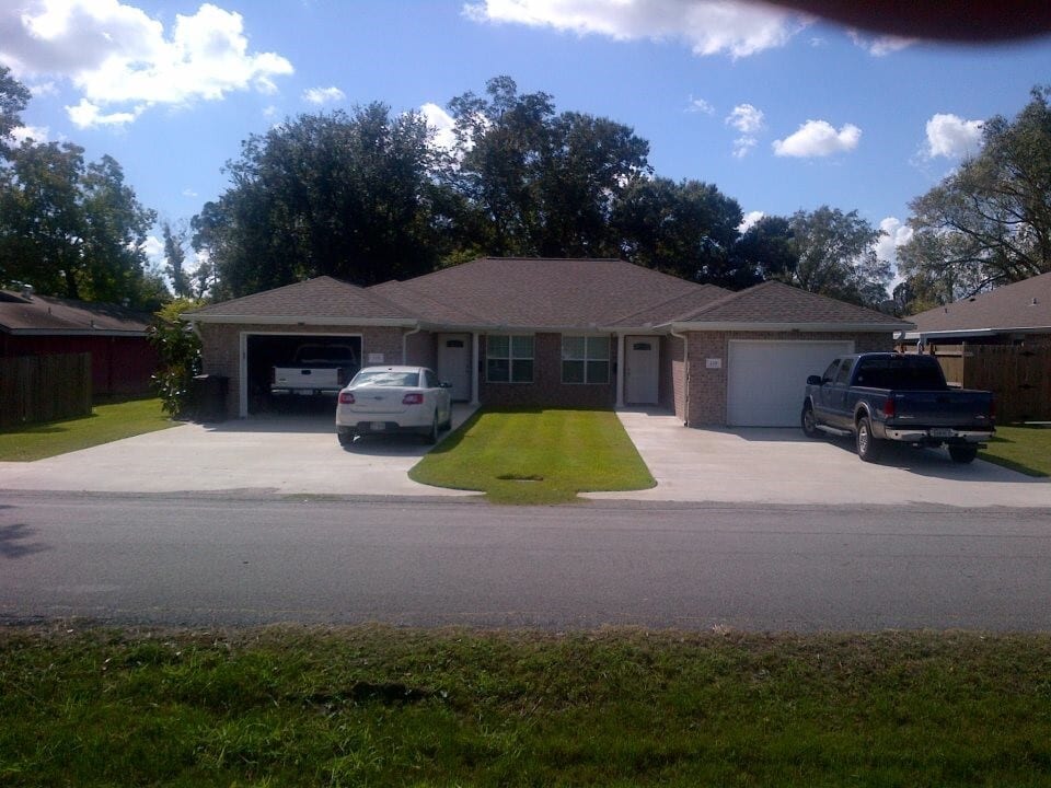 Photo - 218 N 1st St