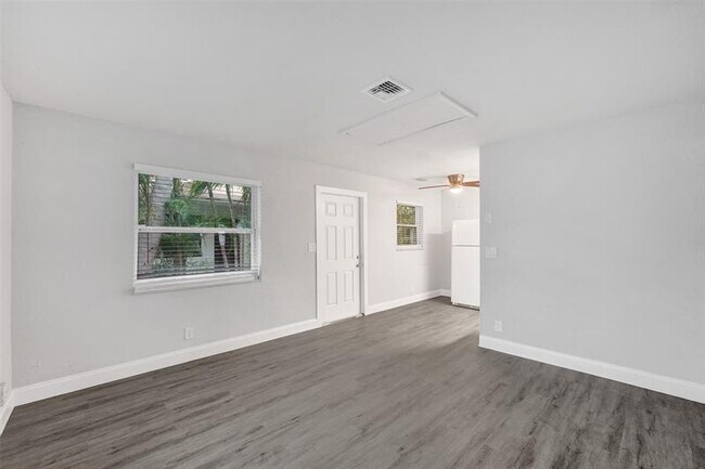 Photo - 232 SE 9th Ave Apartment Unit 1