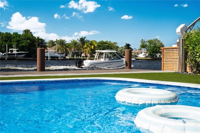 Photo - 309 S Riverside Dr