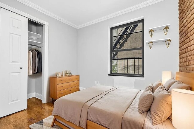 Photo - 326 E 35th St Unit LE