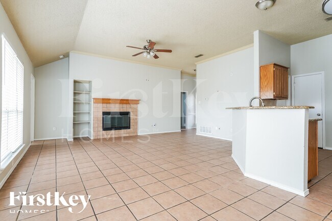 Photo - 1371 Gainsborough Way