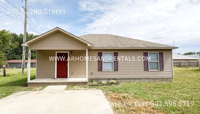 Photo - 207 N 2nd St House