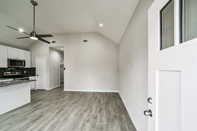 Photo - 16613 E Lynbrook