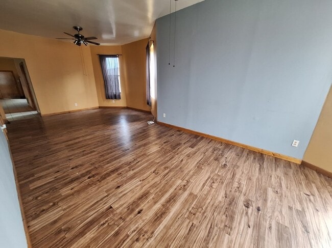 Building Photo - 2136 W Cermak Rd Unit 3rd Floor