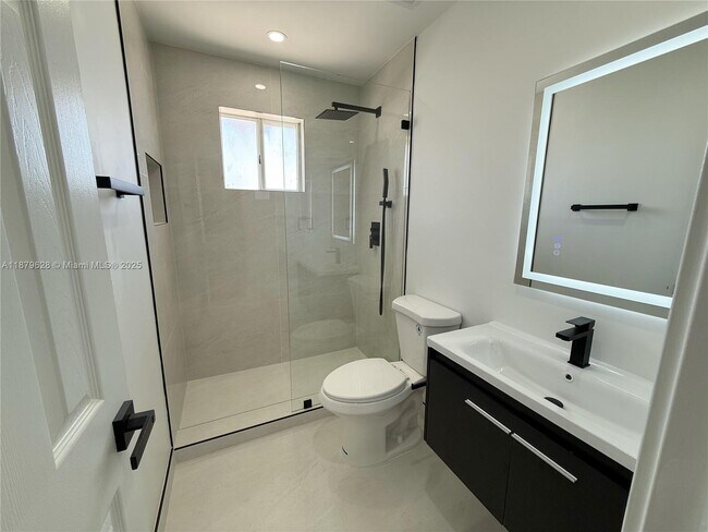 Photo - 3252 W 70th St Unidad 202