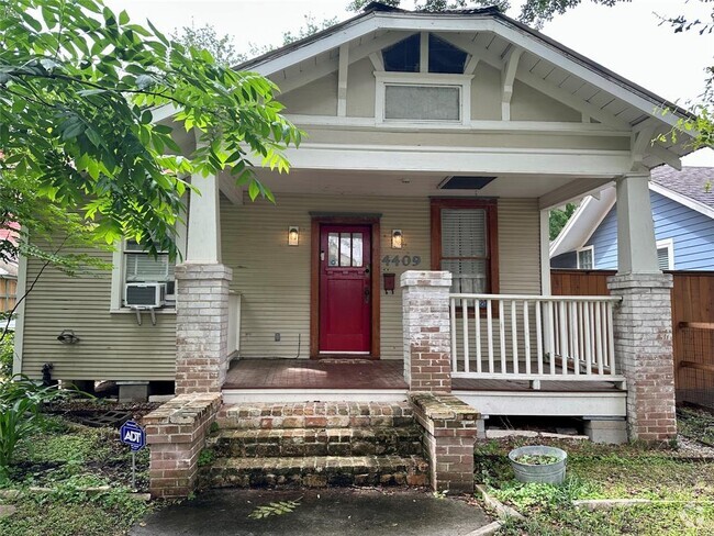 Building Photo - 4409 Blossom St Rental