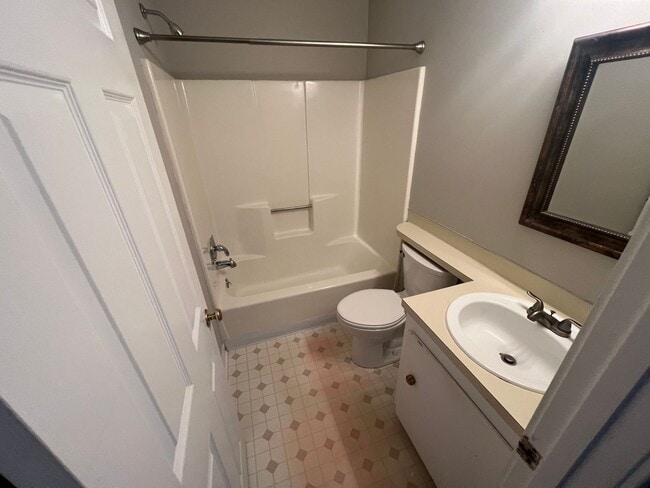 Photo - Serene 2-Bed Oasis in North Charleston – Lush Surroundings & Modern Comforts