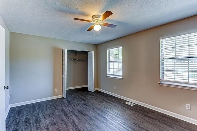 Photo - 3494 Creekview Pl