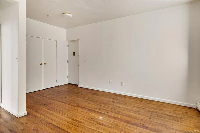 Photo - 400 E 161st St