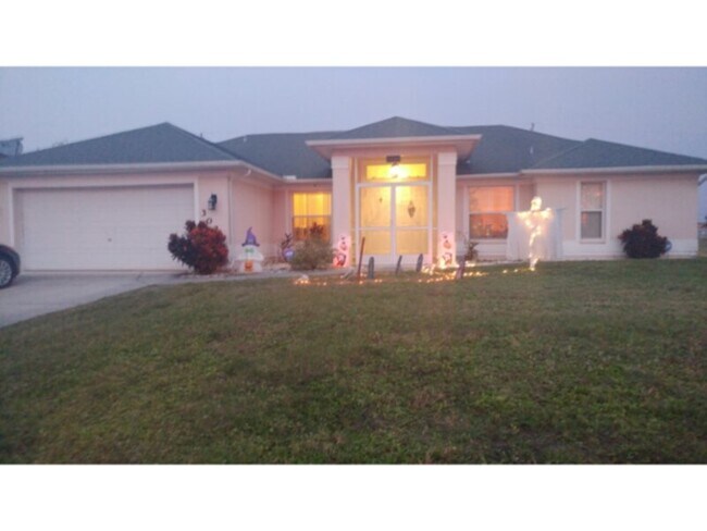 Photo - Beautiful 3-bedroom 2 bath Pool Home!  SW ...
