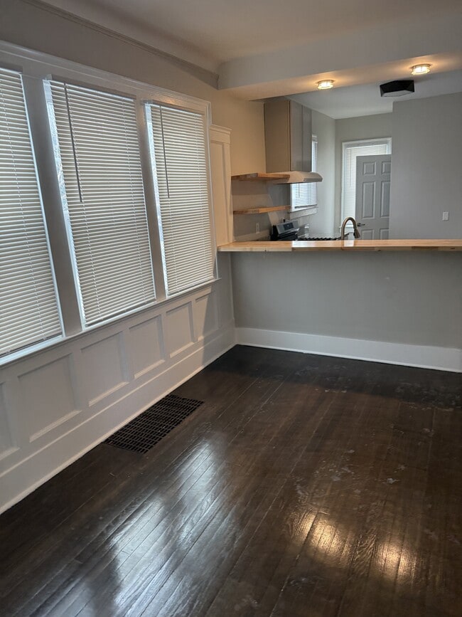 Photo - 209 Philip St