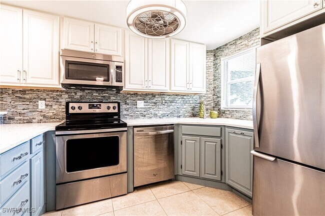 Building Photo - 1 High Point Cir W Unit 102