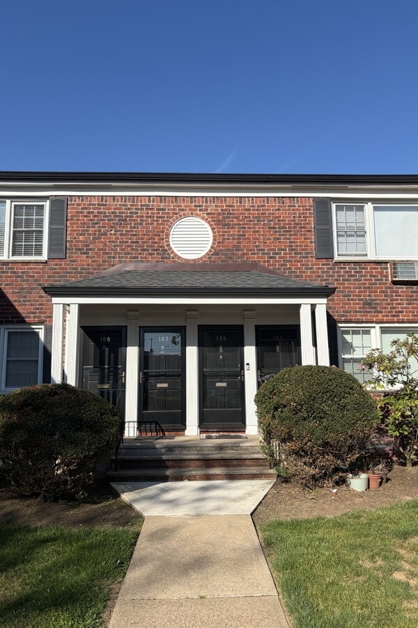 Photo - 105 Pitney Pl