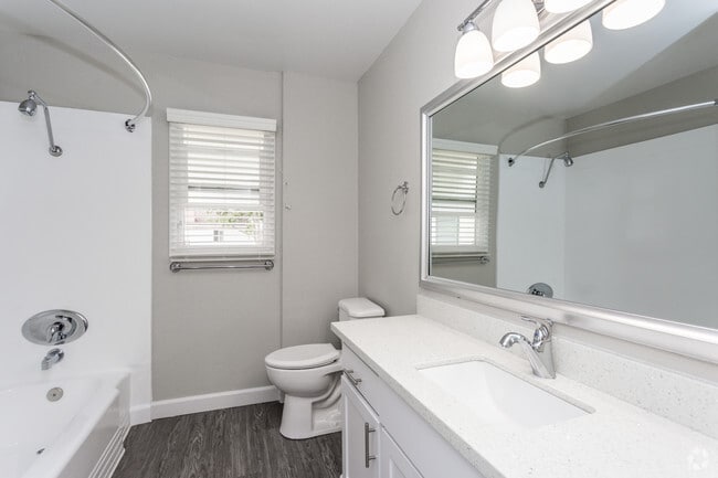 1BR, 1BA - 672 SF