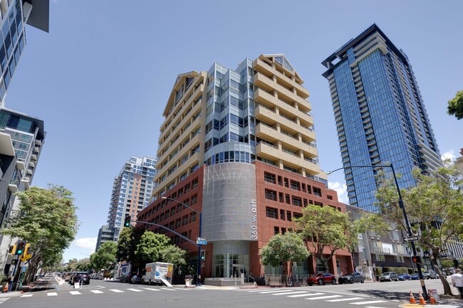 Building Photo - 350 W Ash St Unit 603