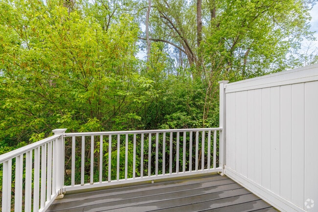 Rome 2BR, 1.5BA - 1,030SF - Balcony