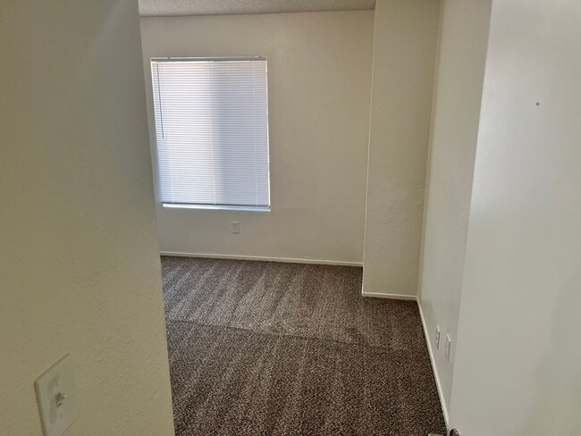 4418 White Ln Unidad C