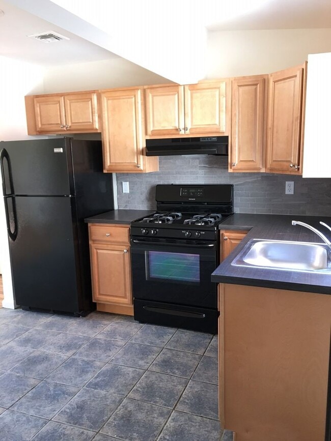 Building Photo - Bridge St Mixed-Use Unit Apt 49
