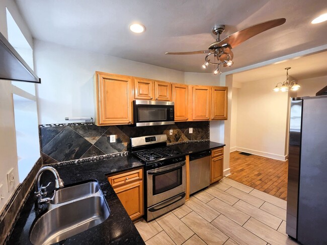 1714 Holbrook St