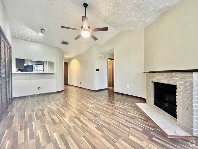 Building Photo - Gorgeous Condo, 2 balconies, 2 bathrooms, ...