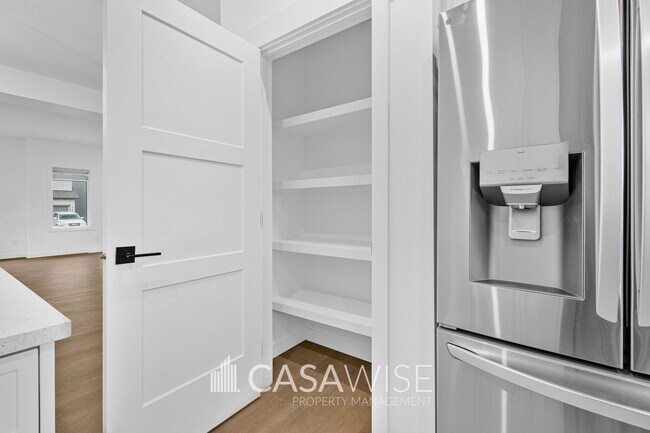 Photo - 9339-9222 222 St NW