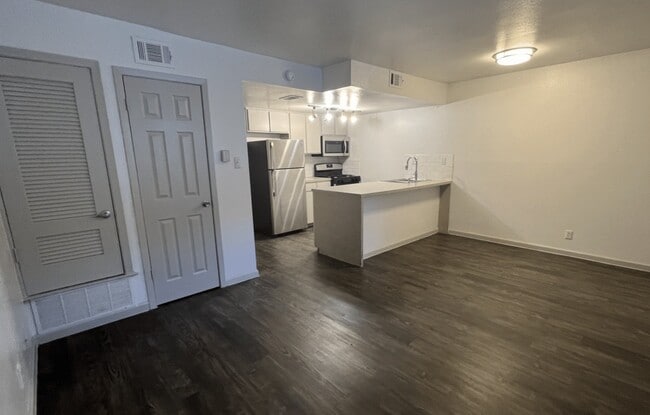 Photo - 515 Shoal Creek Blvd Apartment