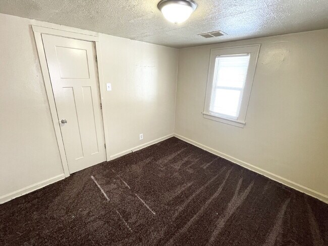 Photo - 3 Bedroom conveniently located near the thriving Twin Aire neighborhood