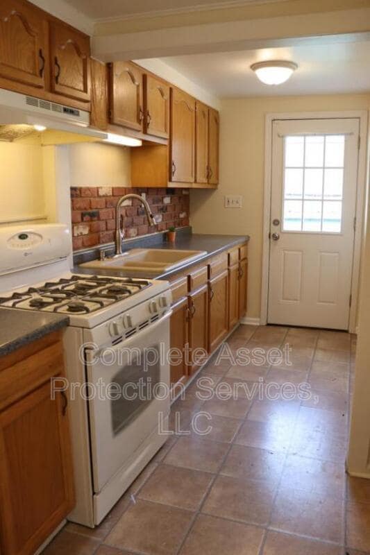 Photo - 718 Turner St