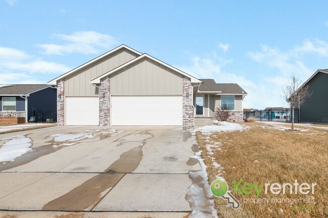 Building Photo - Newly Built 3 Bedroom Beauty: Lawn care and trash included!