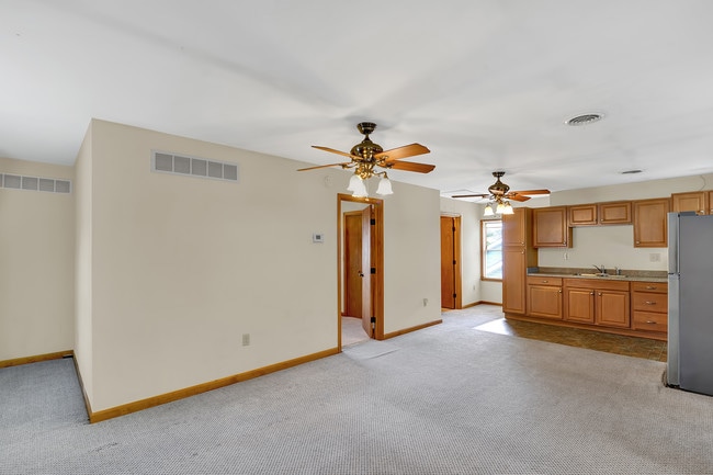 Photo - 1049 Yoder Dr