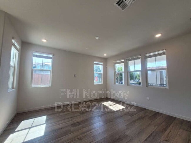 Photo - 109 Clownfish St