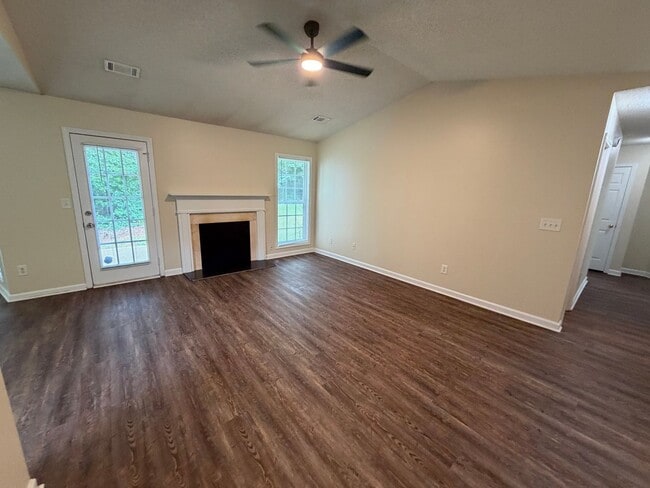 Photo - 211 Ravenwood Ct