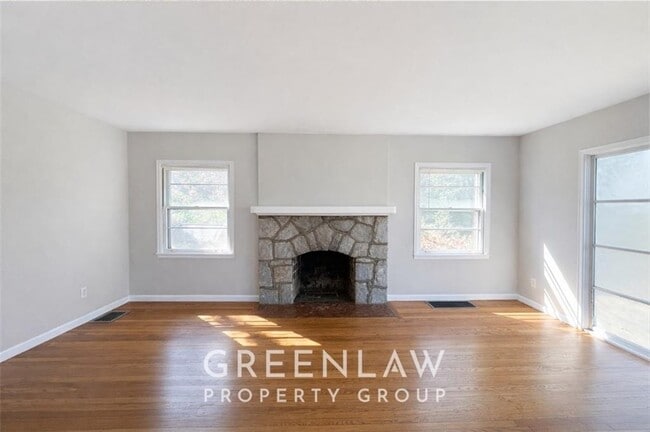 Photo - 1944 Lyle Ave