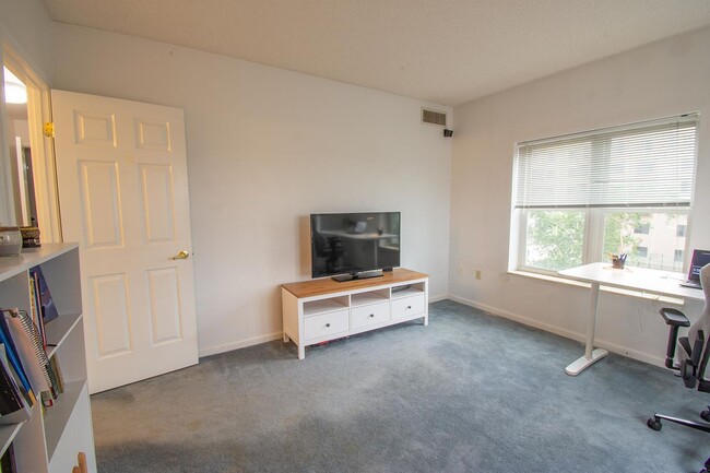 Photo - 655 Concord Ave Unidad 403