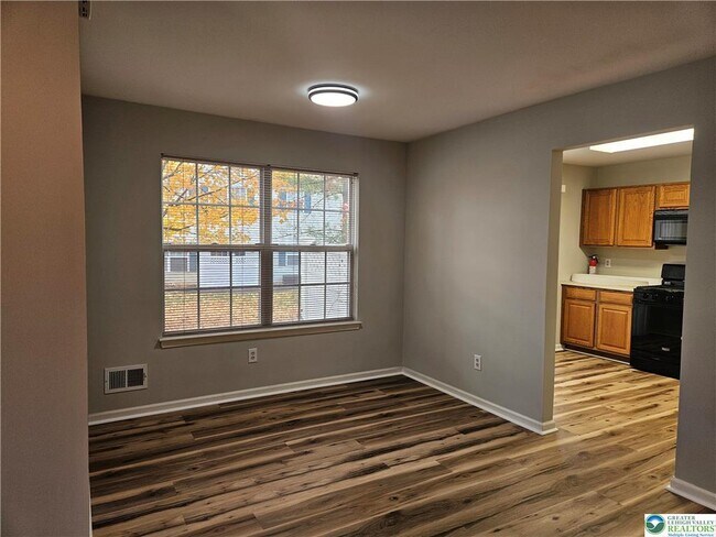 Photo - 1876 Mansfield St