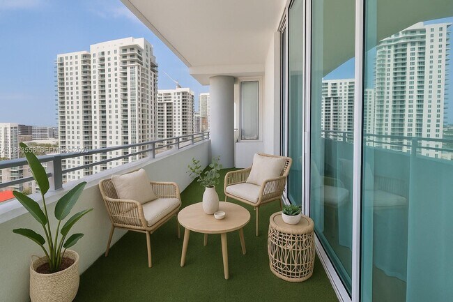 Building Photo - 350 NE 24th St Unit 909