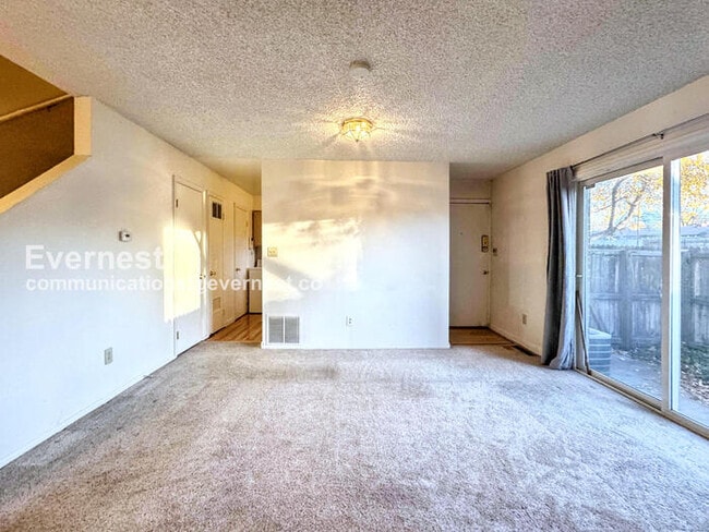 Photo - 8023 Wolff St